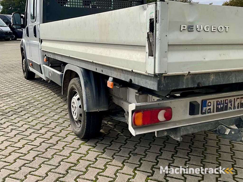 2023 Peugeot Boxer laadbak - 40000km - 7 pers. - trekhaak