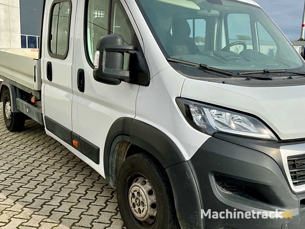 2023 Peugeot Boxer laadbak - 40000km - 7 pers. - trekhaak