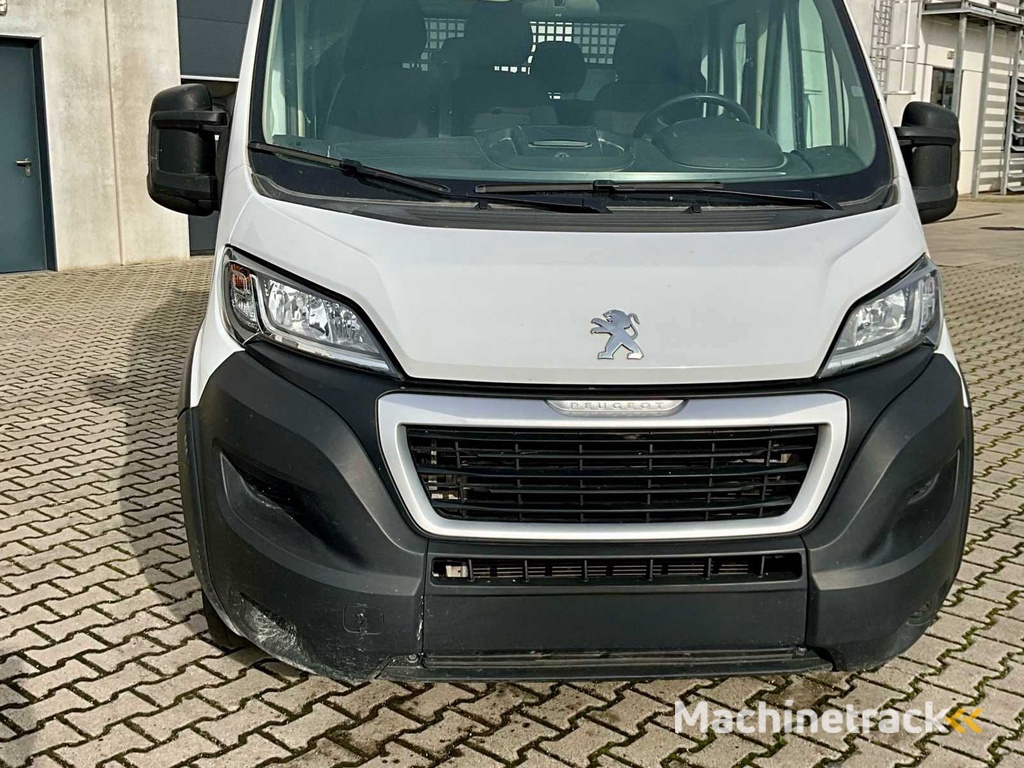 2023 Peugeot Boxer laadbak - 40000km - 7 pers. - trekhaak