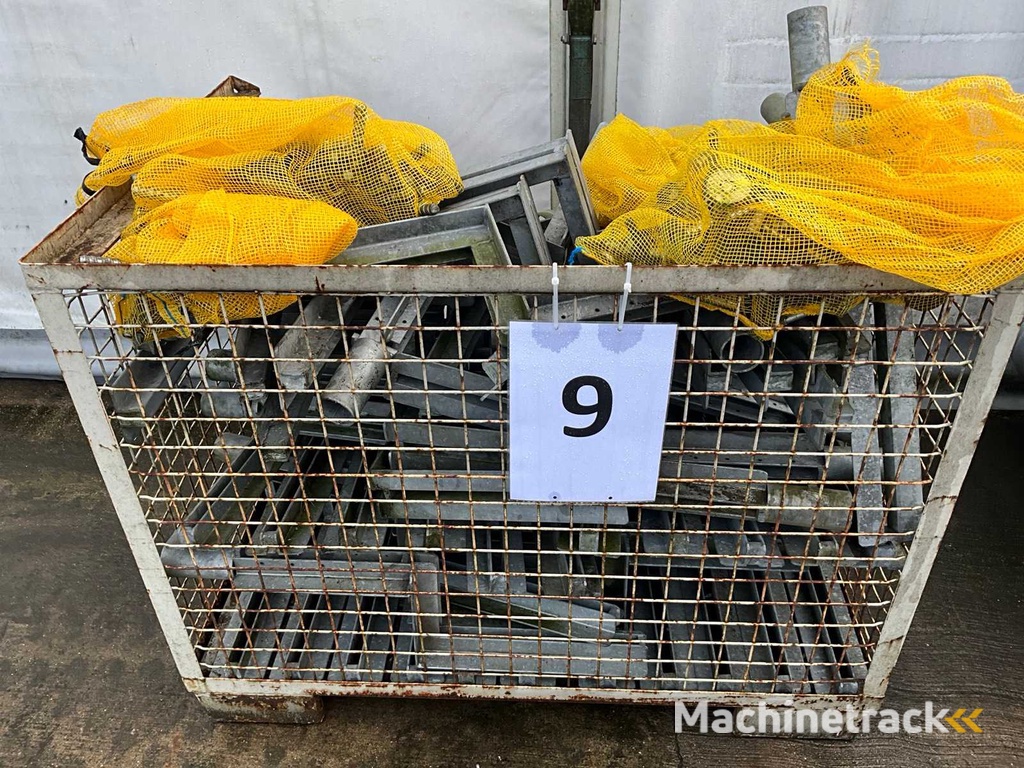 Schalungsfüße und Steuerstangen