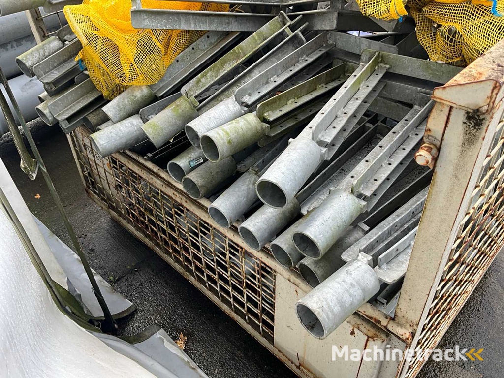 Schalungsfüße und Steuerstangen