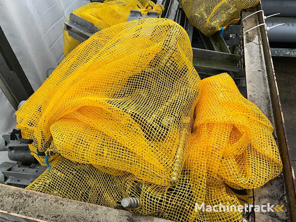 Schalungsfüße und Steuerstangen