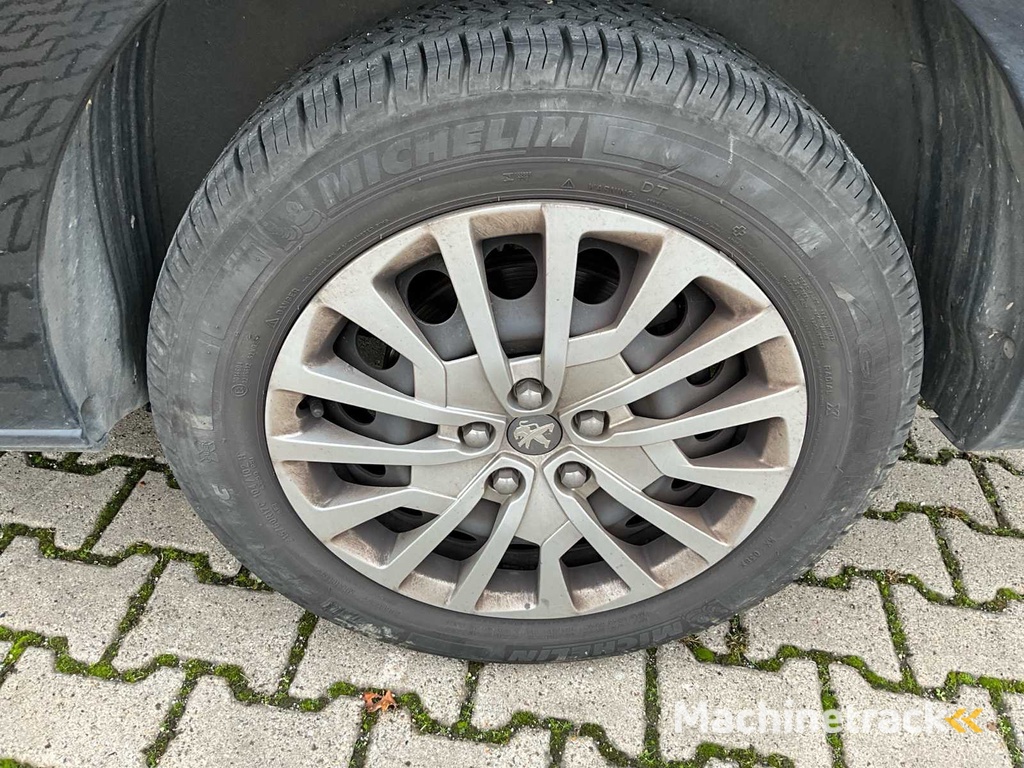 2023 Peugeot Expert lichte vracht - 55000km - 6pers.