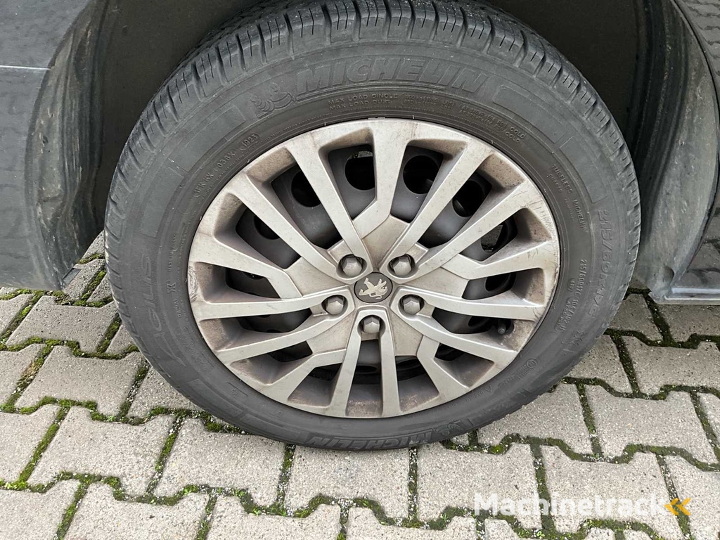 2023 Peugeot Expert lichte vracht - 55000km - 6pers.