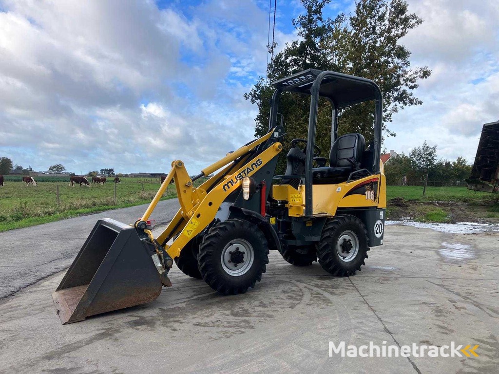 Mustang AL 100 Wheel Loader