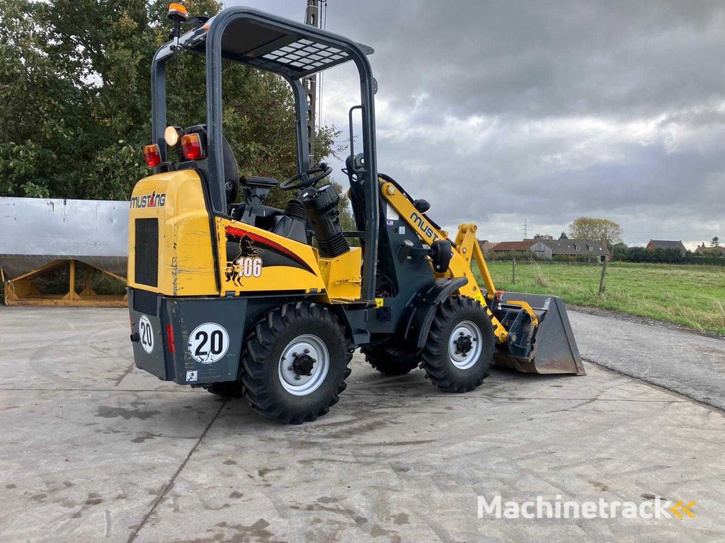 Mustang AL 100 Wheel Loader