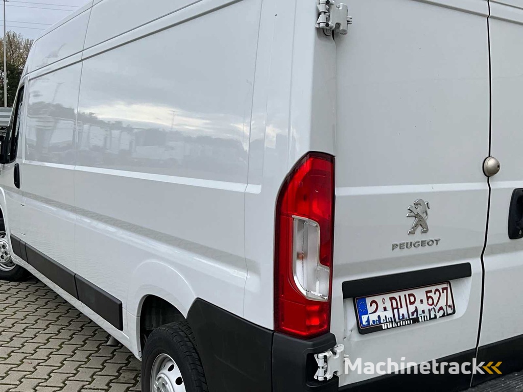 2023 Peugeot boxer lichte vracht - 27000km - 3pers - trekhaak
