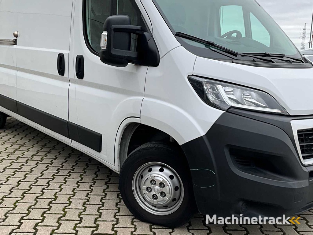 2023 Peugeot boxer lichte vracht - 27000km - 3pers - trekhaak