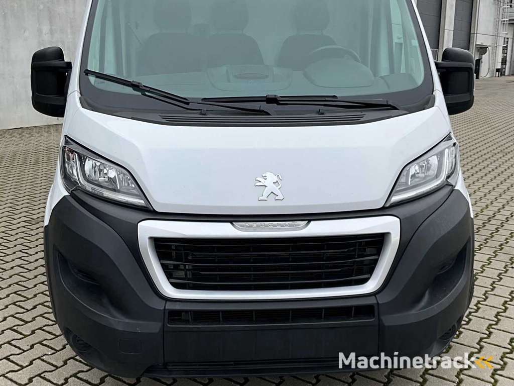 2023 Peugeot boxer lichte vracht - 27000km - 3pers - trekhaak