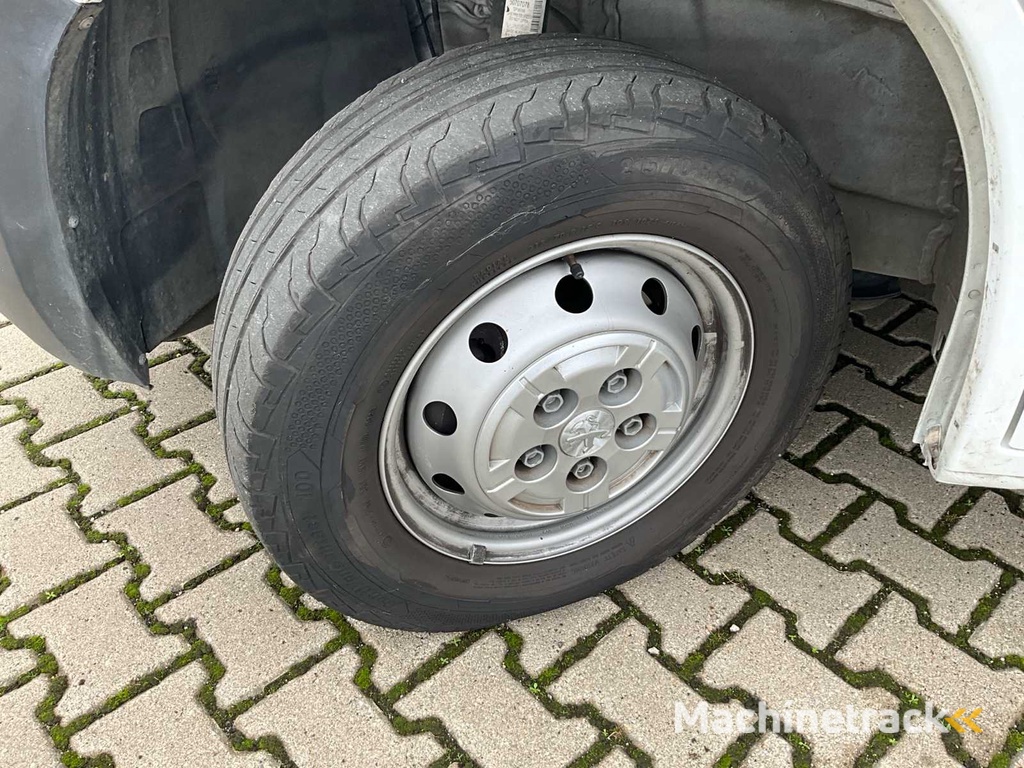 2023 Peugeot boxer lichte vracht - 27000km - 3pers - trekhaak