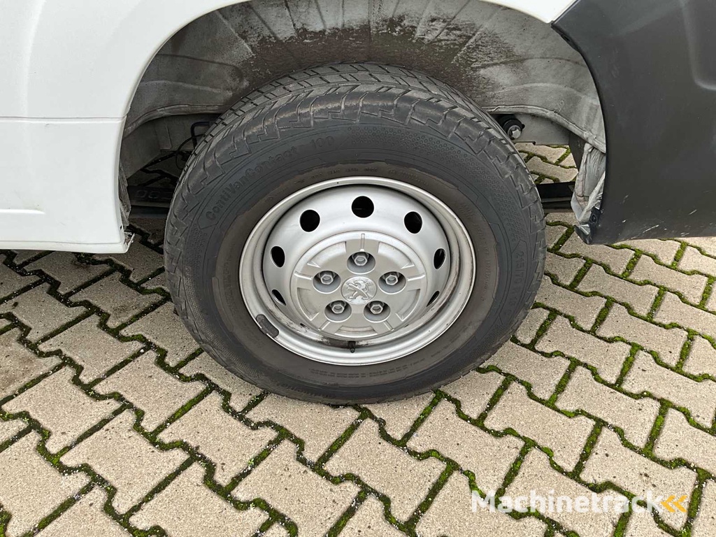 2023 Peugeot boxer lichte vracht - 27000km - 3pers - trekhaak