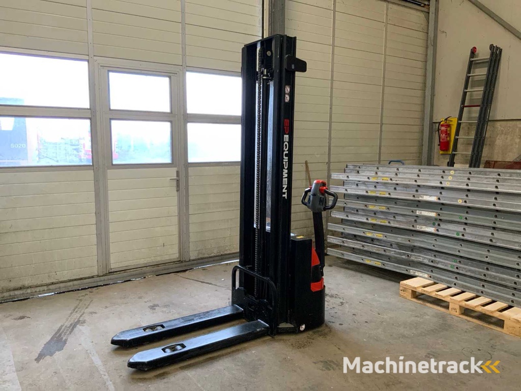 2022 EP ES15-15ES Stapelaar