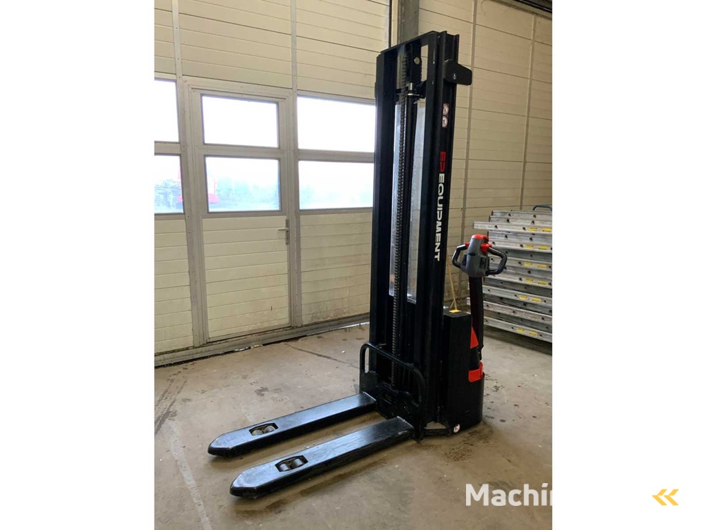 2022 EP ES15-15ES Stapelaar