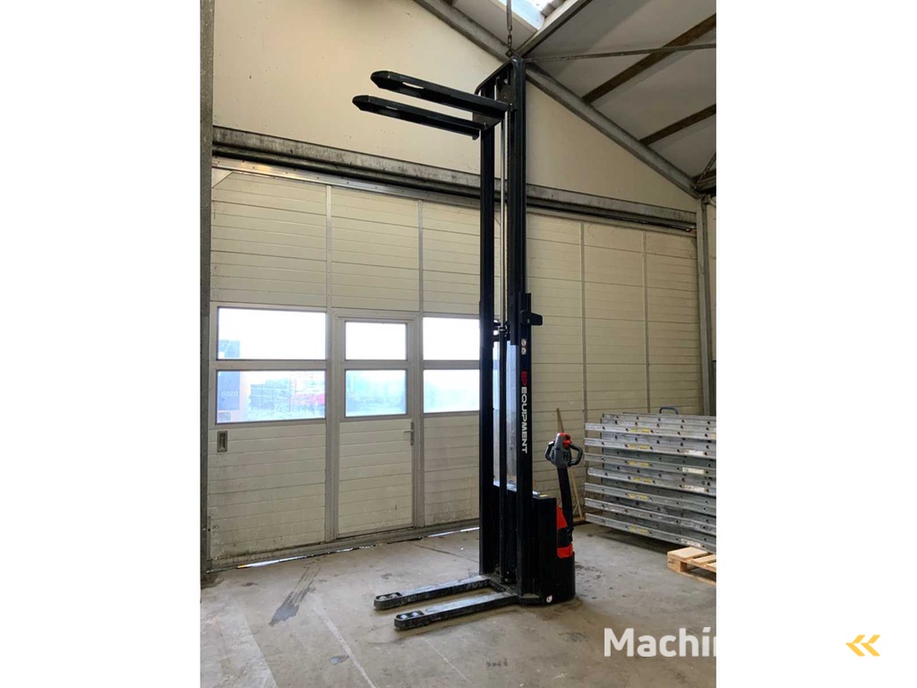 2022 EP ES15-15ES Stapelaar