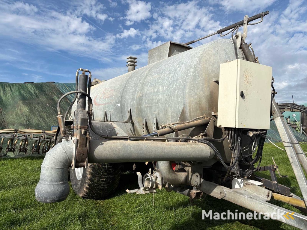 FLIEGL Güllefass mit Schleppschuhverteiler und Scheibeninjektor