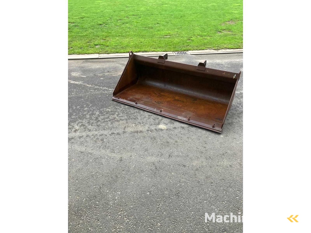 Ground bucket with quick coupler