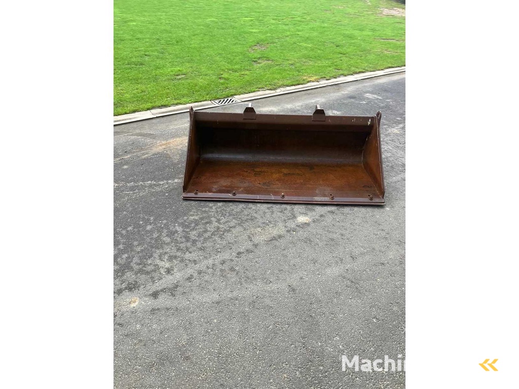 Ground bucket with quick coupler