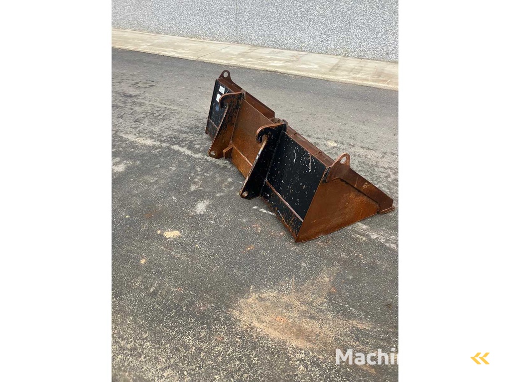 Ground bucket with quick coupler