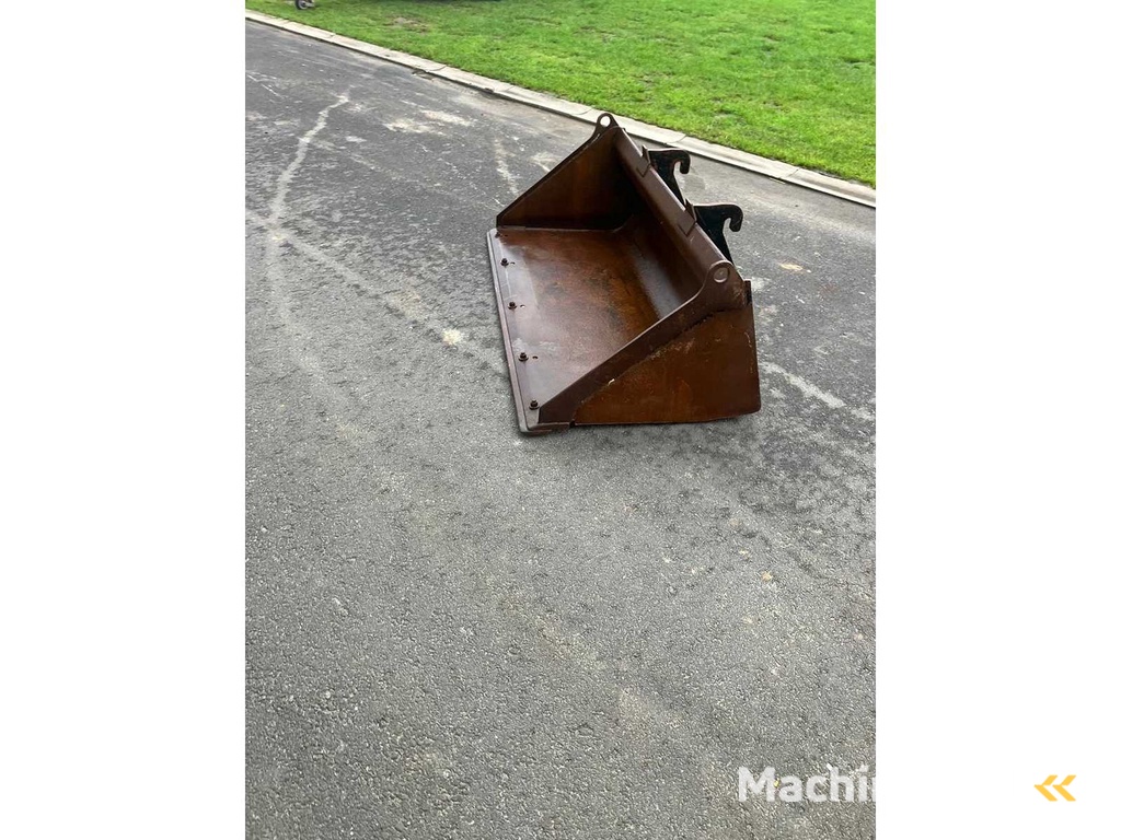 Ground bucket with quick coupler