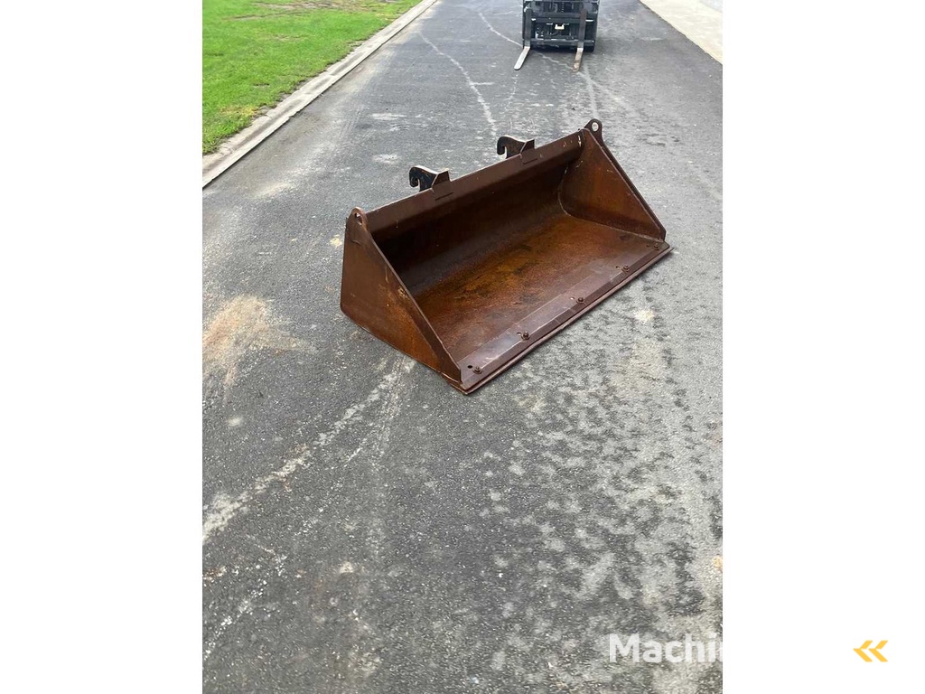 Ground bucket with quick coupler