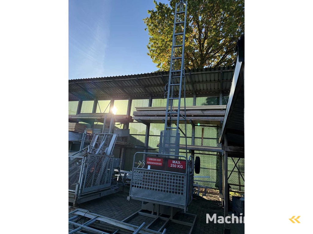 BK Construction Machinery - BK 250 K - Construction Elevator - 1993