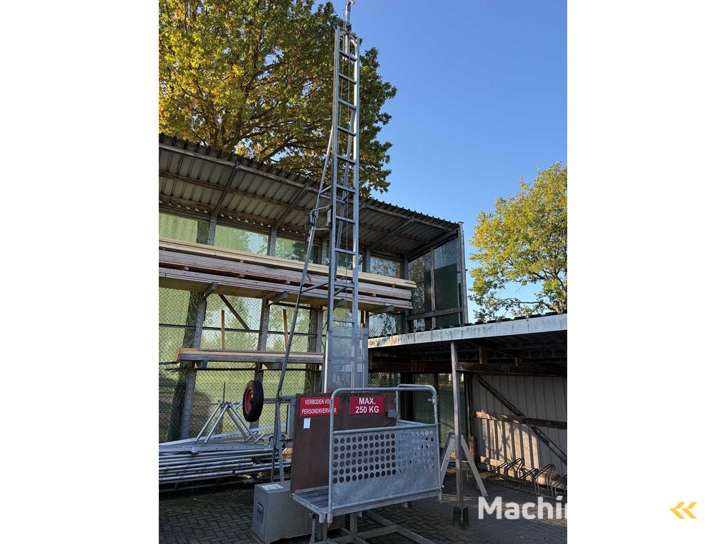 BK Construction Machinery - BK 250 K - Construction Elevator - 1993