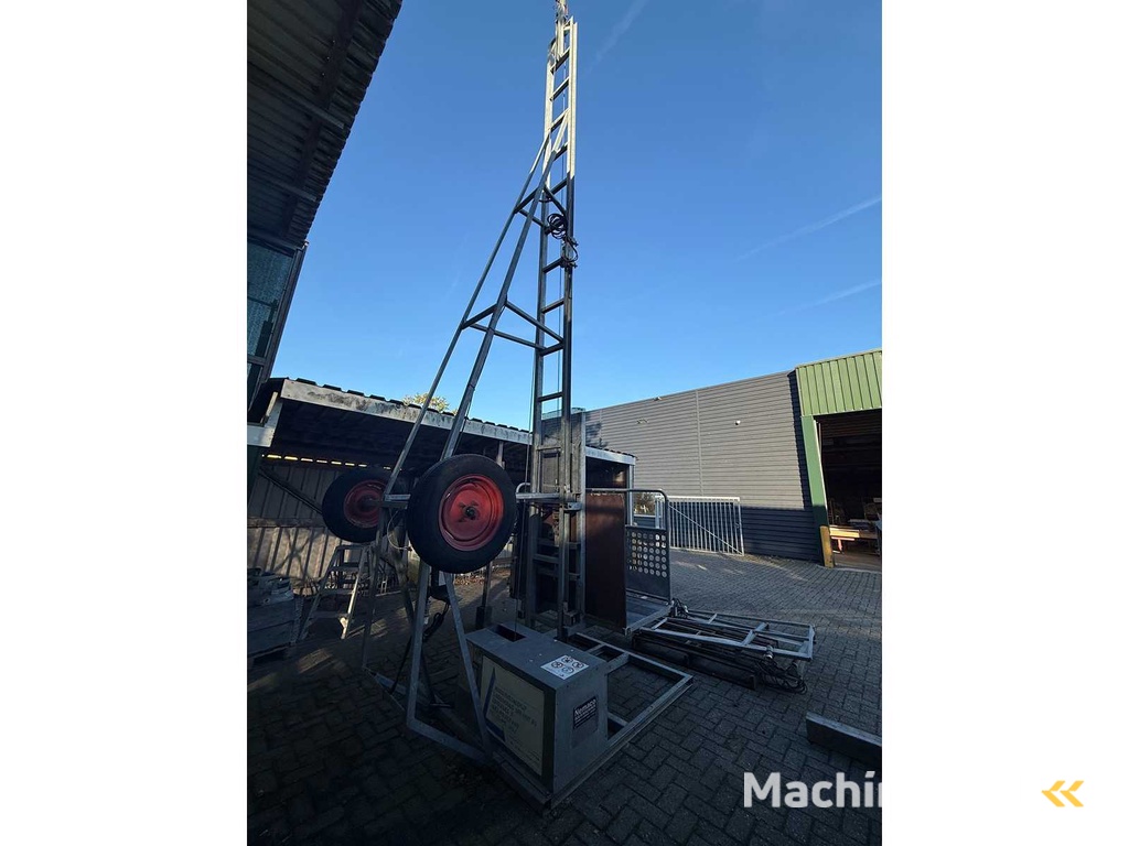 BK Construction Machinery - BK 250 K - Construction Elevator - 1993