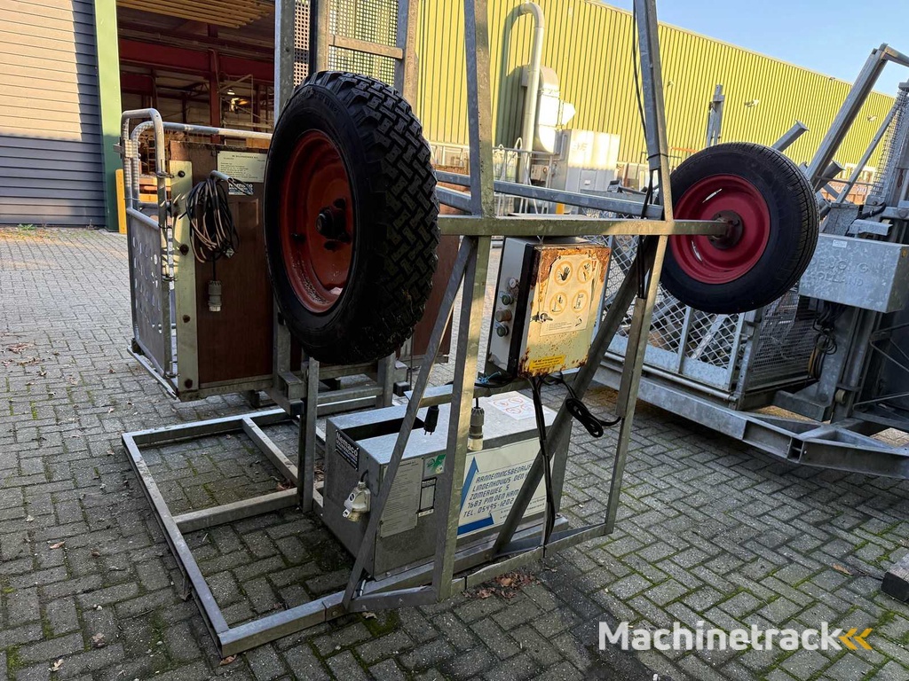 BK Construction Machinery - BK 250 K - Construction Elevator - 1993