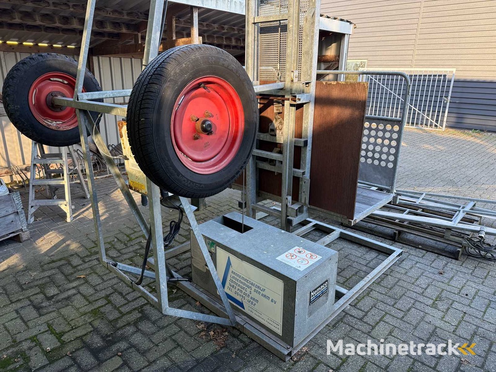 BK Construction Machinery - BK 250 K - Construction Elevator - 1993