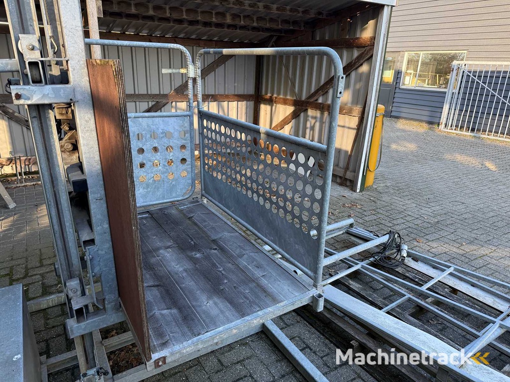 BK Construction Machinery - BK 250 K - Construction Elevator - 1993