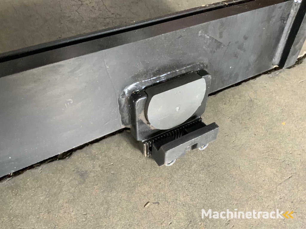 8 Ton fork positioner Fem 4