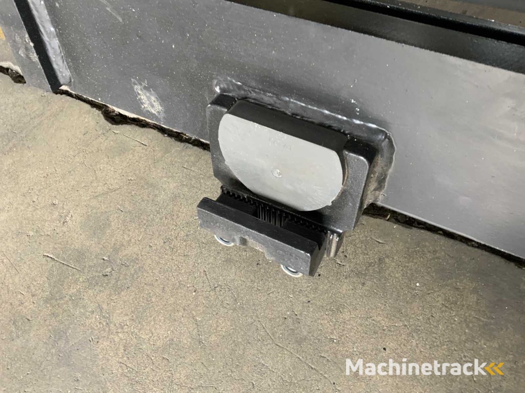 8 Ton fork positioner Fem 4