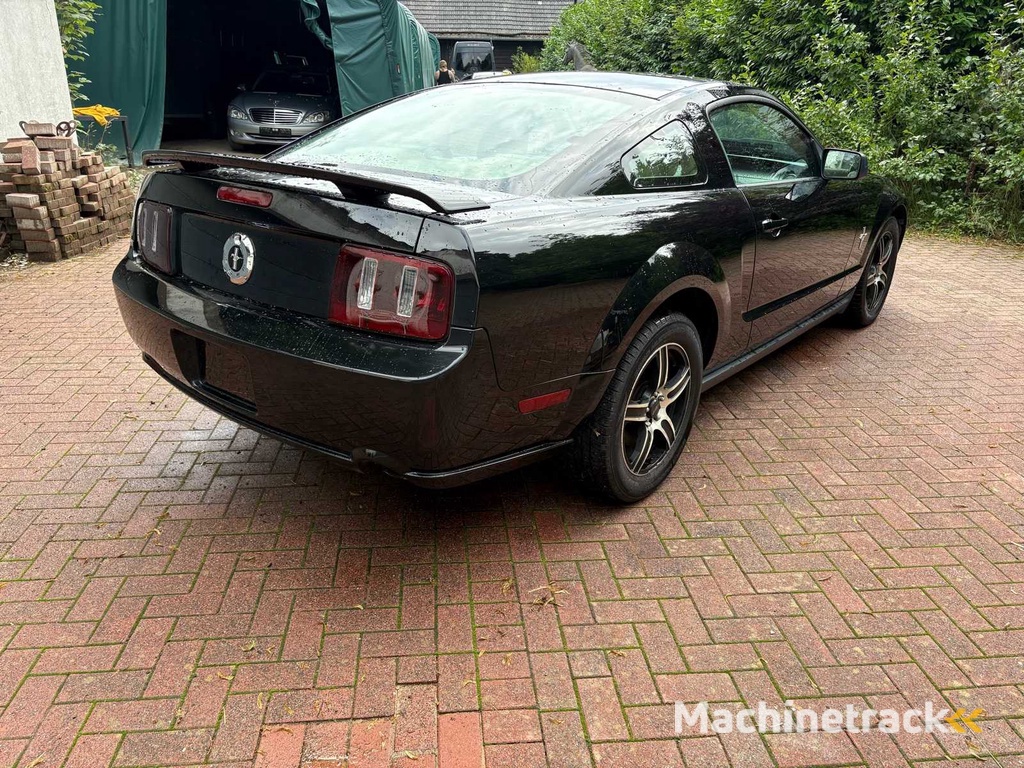 FORD Mustang Coupé V6 - 2006