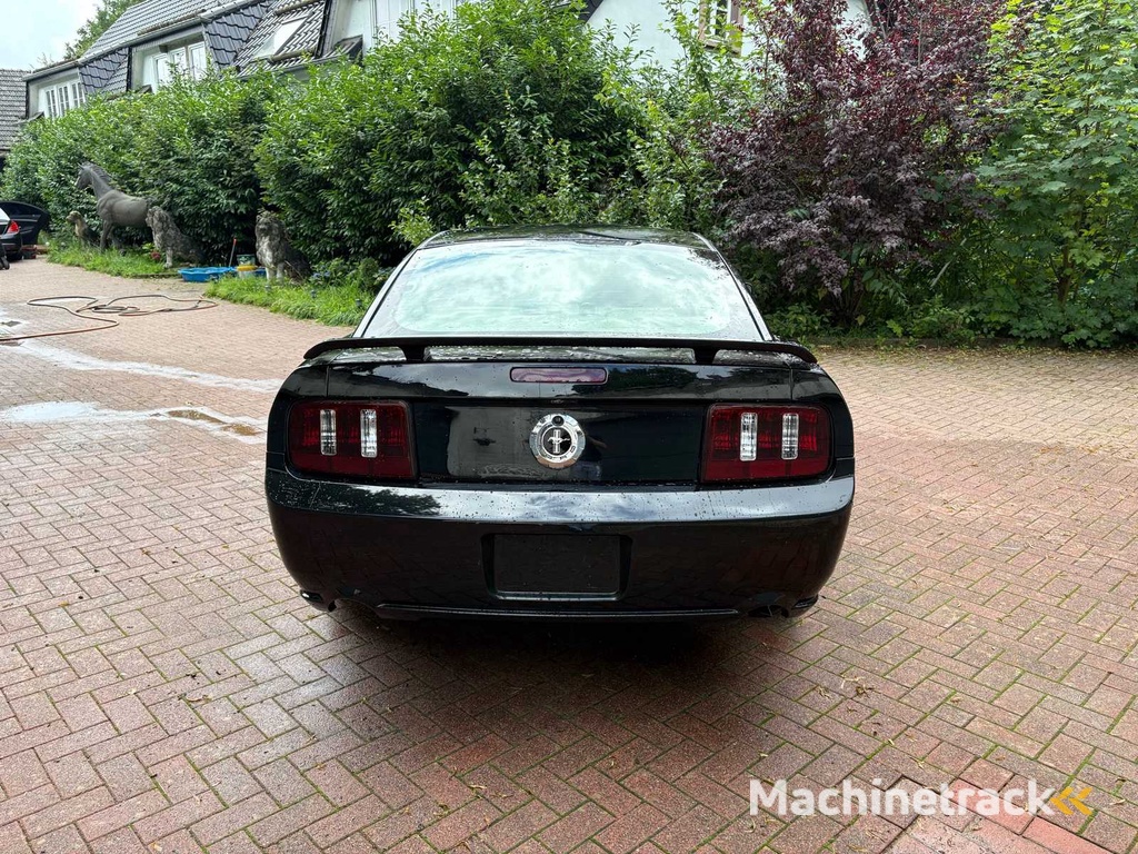 FORD Mustang Coupé V6 - 2006