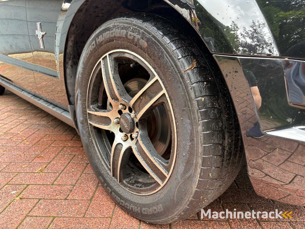 FORD Mustang Coupé V6 - 2006