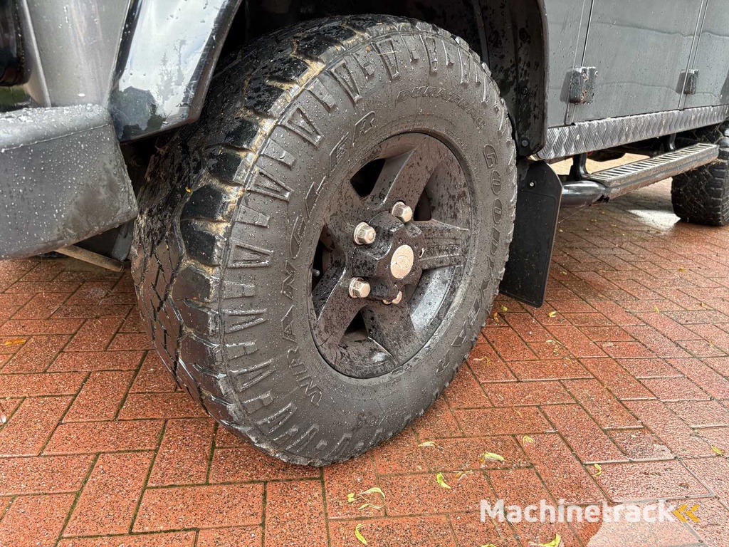 LAND ROVER Defender 110 TD5 Station Wagon