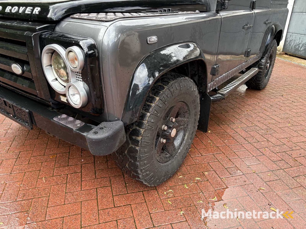 LAND ROVER Defender 110 TD5 Station Wagon