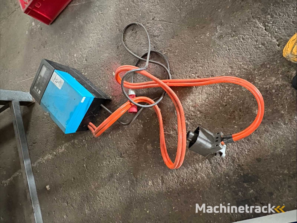 PFEIFFER GROUP Lion 100 P Batterieladegerät