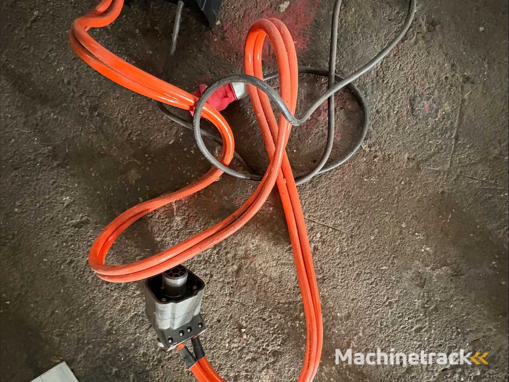 PFEIFFER GROUP Lion 100 P Batterieladegerät