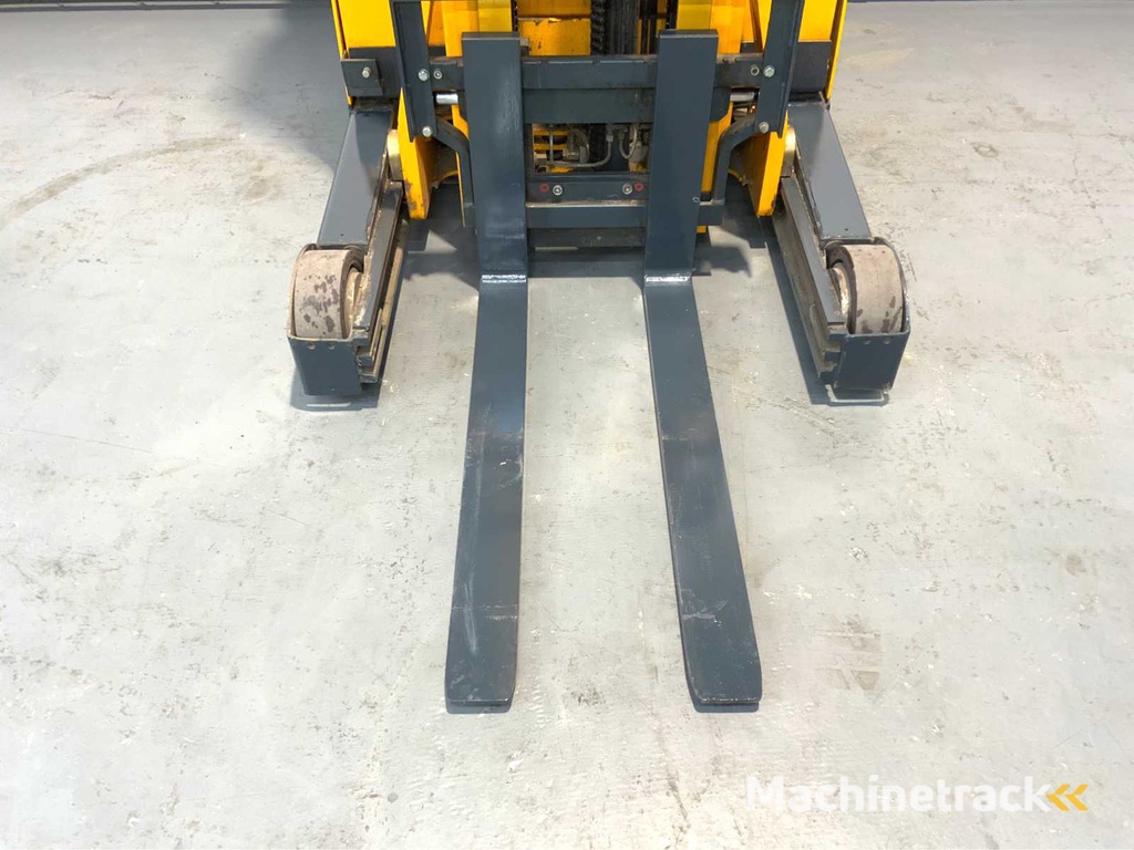 Jungheinrich ETV 214 - 7.7M Triplex, Free-Lift, Side-Shift - Reach truck