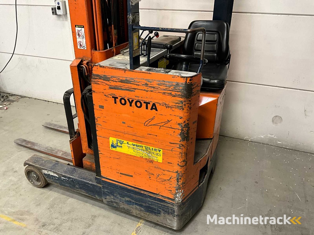 Toyota  - 5FBRE14 - Reach truck