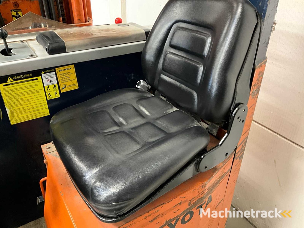 Toyota  - 5FBRE14 - Reach truck