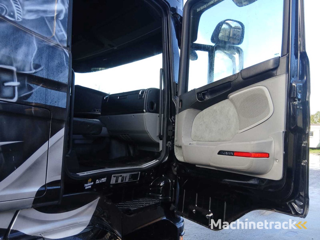 Scania  met oplegger show truck - Vrachtwagen