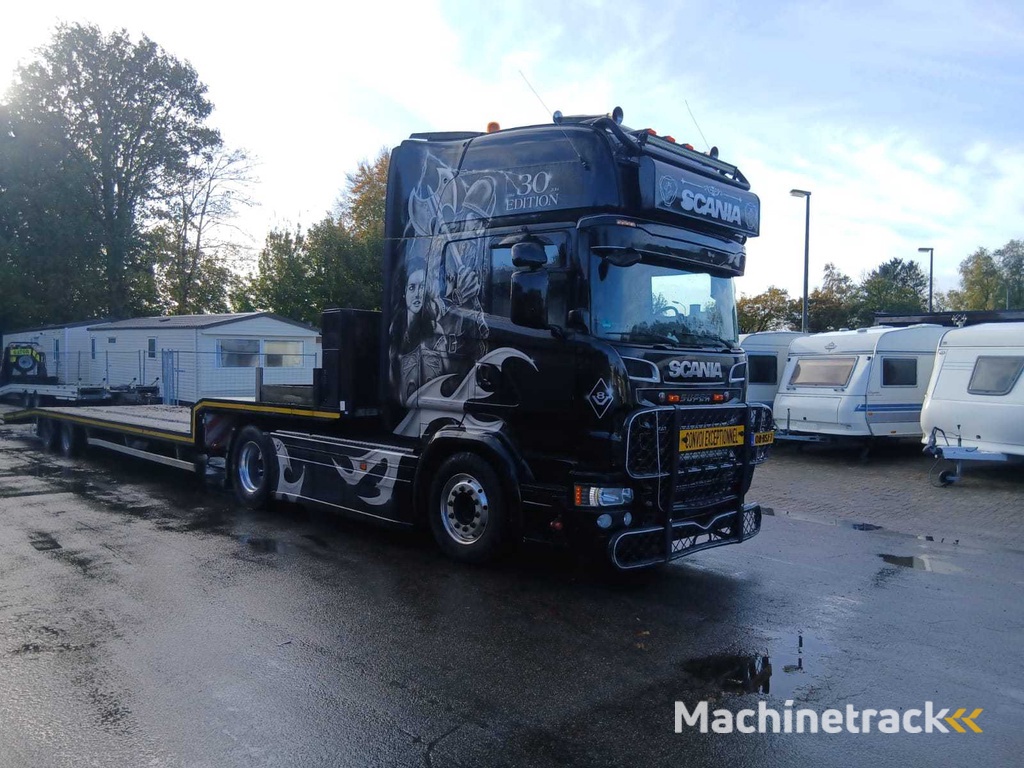 Scania  met oplegger show truck - Vrachtwagen