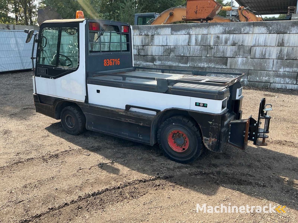 2008 Linde P250 Industrietraktor