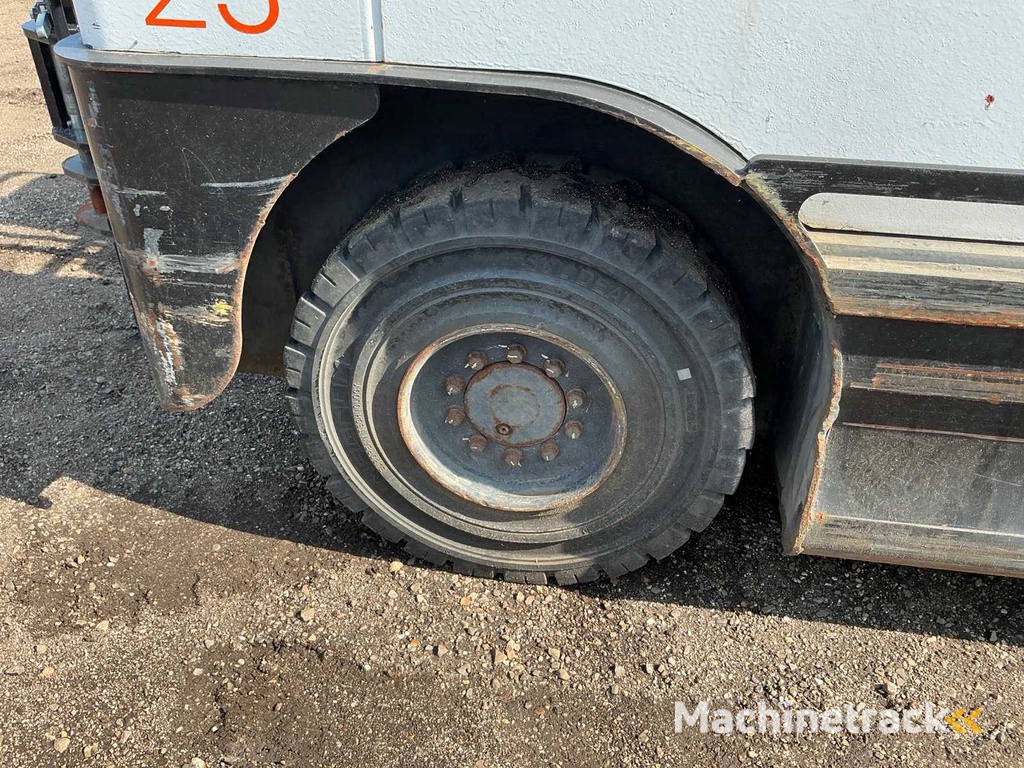 2008 Linde P250 Industrietraktor