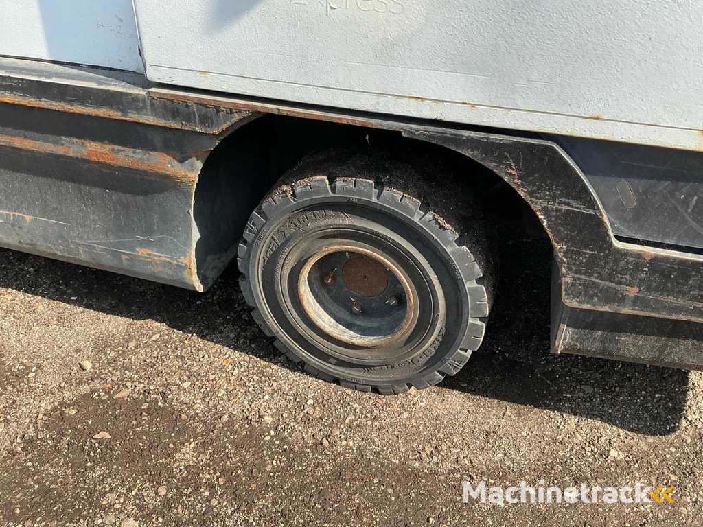 2008 Linde P250 Industrietraktor