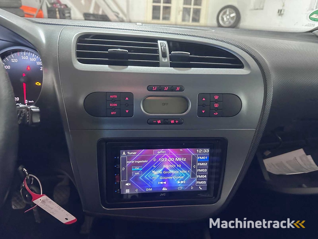 SEAT - Leon - 1.8 TFSI Stylance - XK-385-G