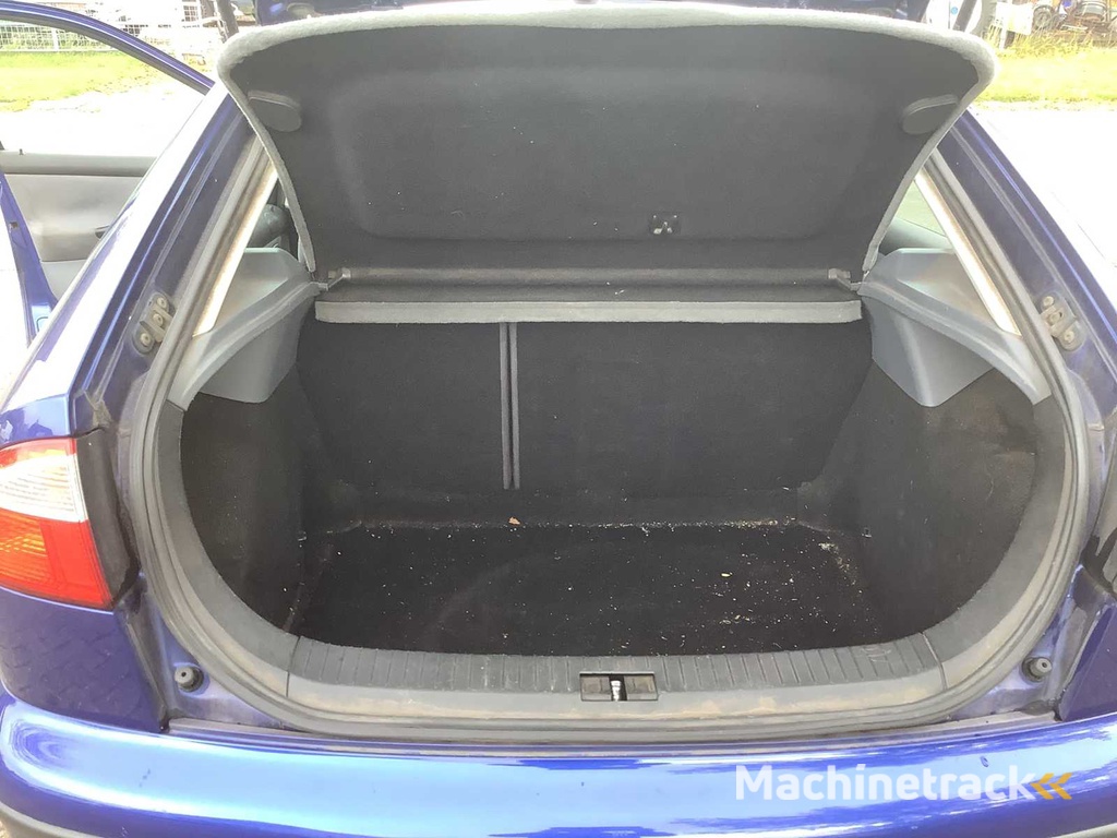 2001 SEAT Leon 1.6-16V Stella Passenger Car