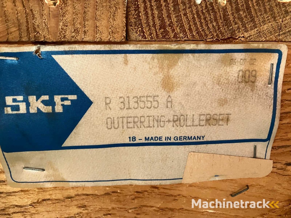 128 kg net large bearing from SKF